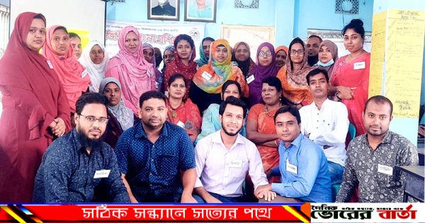 স্লোগানে শ্রীনগরে প্রাথমিক শিক্ষকদের