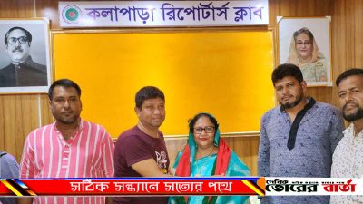 সম্মাননা স্মারক প্রদান করা হয়েছে।