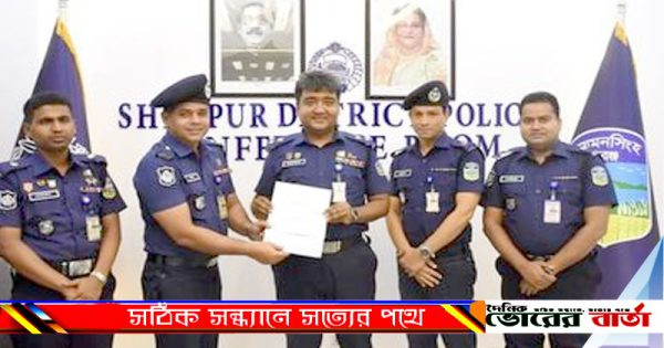 পর্যালোচনা সভায় শ্রেষ্ঠ ওসি হিসেবে