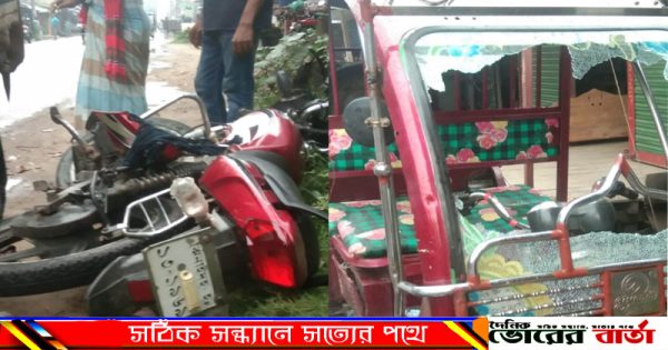 হরপাড়ায় চলতি মোটরসাইকেলের