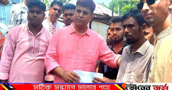 আগুনে মোহন লালের ২টি টিনের ঘর একটি টিনের