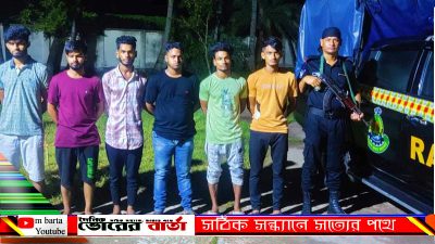 এসময় মোটরসাইকেল জব্দ