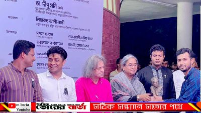 স্কুলের প্রিন্টমেকিং ডিসিপ্লিনের শিক্ষার্থী