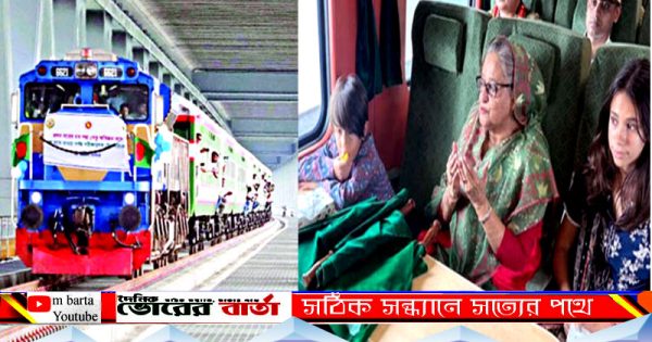 সড়ক পথে গণভবন থেকে মাওয়ার