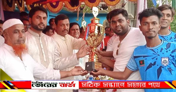 গট্টি ইউনিয়নের জয়ঝাপ স্কুল মাঠে