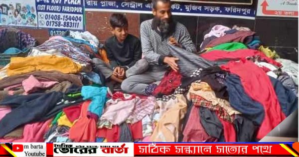 দোকানগুলোতে ঘুরে দেখা গেছে