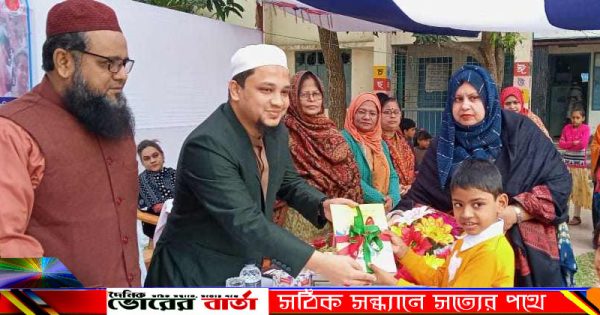 এসময় বিদ্যালয়ের অন্যান্য শিক্ষক