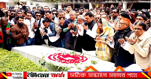 বঙ্গবন্ধুর সমাধিতে তার নিজ নির্বাচনী