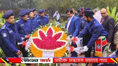 গোবিন্দপুর গ্রামে কবির মাজারে ফুল দিয়ে