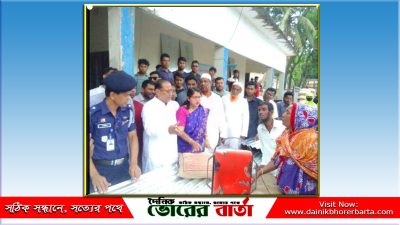 ঢেউটিন ও শুকনা খাবার বিতরণ