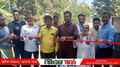 নিজেস্ব অর্থায়নে রাস্তাটি সংস্কার