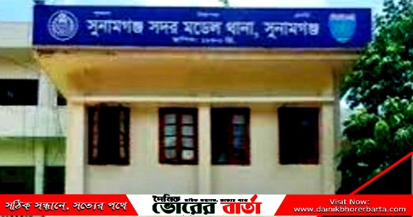 দুটি ড্রেজার মেশিনযুক্ত দুটি ট্রলার জব্দ