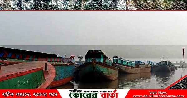 ৬ শতাধিক নৌযানের জট