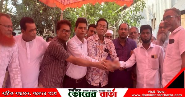 ক্ষতিগ্রস্থ বিএনপি নেতা কর্মীদের মাঝে