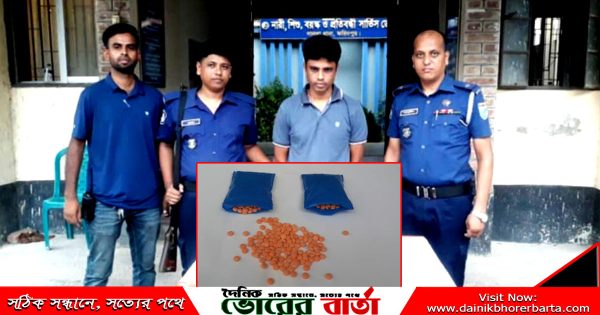 এক মাদক ব্যবসায়ীকে আটক করেছে