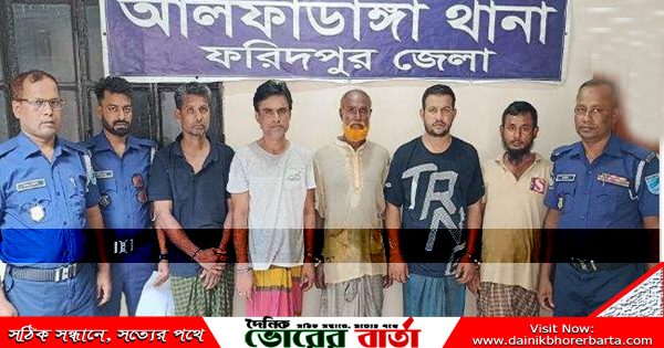বোয়ালমারীতে আওয়ামী লীগ, যুবলীগ ও স্বেচ্ছাসেবক লীগের ৫ নেতাকর্মীকে
