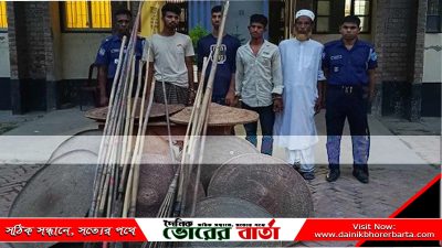 সালথায় পুলিশের বিশেষ অভিযানে দেশীয় অস্ত্রসহ আটক- ৪