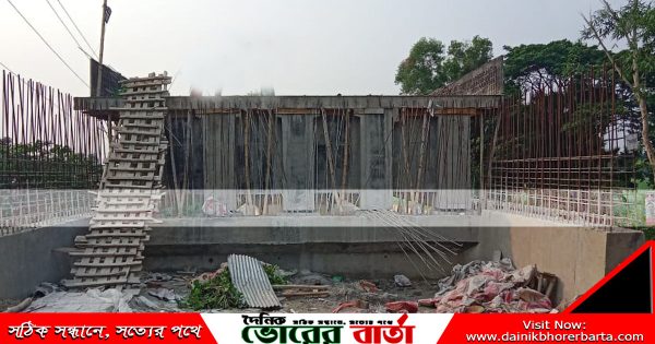 নগরকান্দায় ব্রীজ নির্মাণ কাজে ব্যাপক অনিয়ম