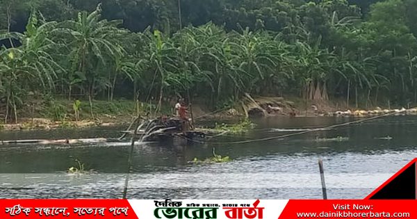 সালথায় কুমার নদে অবৈধভাবে বালু উত্তোলন-