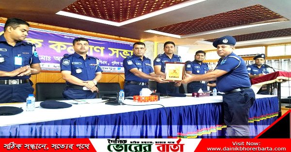 শ্রেষ্ঠ নির্বাচিত হলেন সালথার ওসি আতাউর রহমান