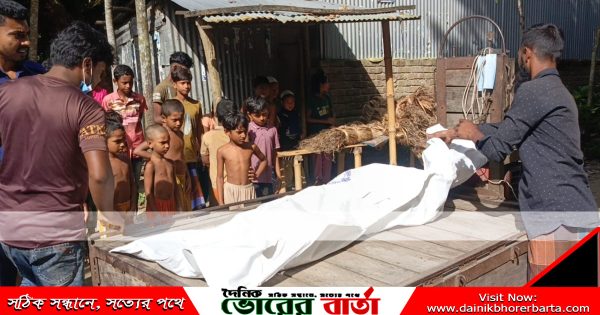 পারিবারিক কলহের জেরে টিনের বেড়া ভেঙ্গে ঘরে