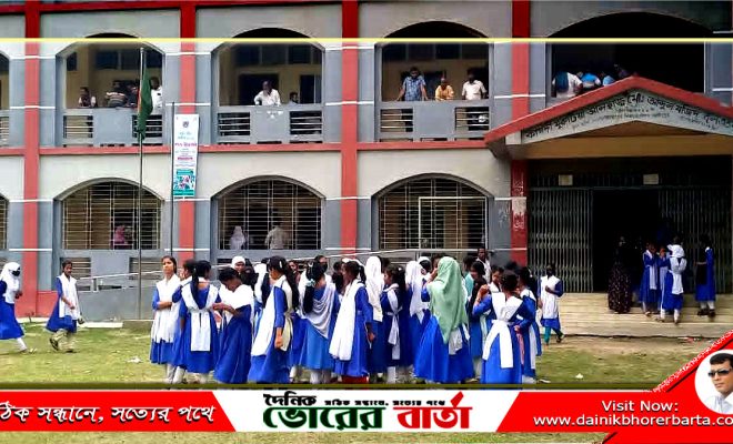 প্রধান শিক্ষকের বিরুদ্ধে অভিযোগে সালথায় শিক্ষার্থীদের ক্লাস বর্জন