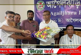 সাংবাদিকদের সাথে বরিশাল জেলা পরিষদের প্রশাসক আকন কুদ্দুসুর মতবিনিময়