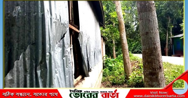 সালথায় ফুটবল খেলার জেরে বাড়িতে হামলা-লুটপাটের অভিযোগ