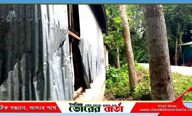 সালথায় ফুটবল খেলার জেরে বাড়িতে হামলা-লুটপাটের অভিযোগ