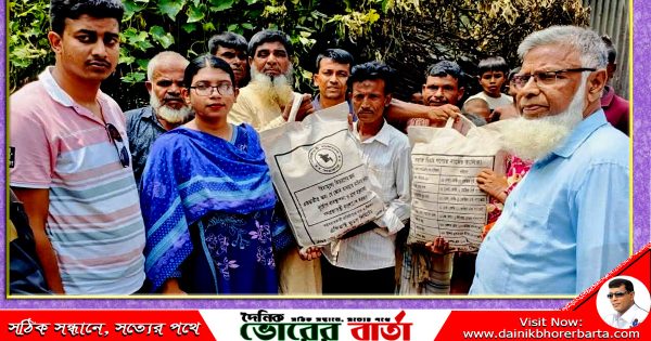 অগ্নিকাণ্ডে ক্ষতিগ্রস্ত পরিবারের পাশে